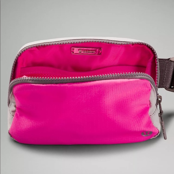 NWT Lululemon belt bag - Picture 3 of 3